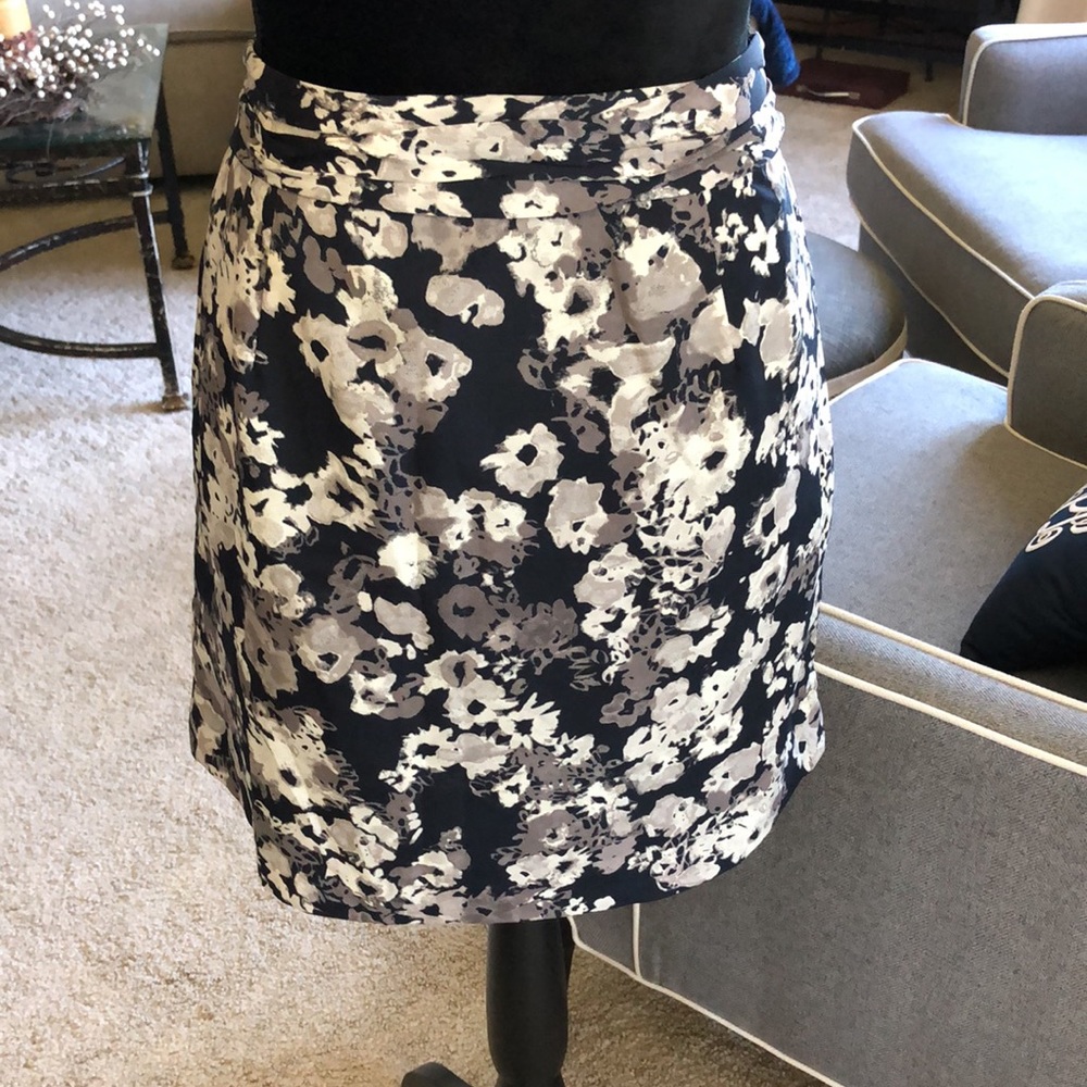 Banana Republic Faux Wrap Short Skirt Fully Lined - Picture 3 of 6